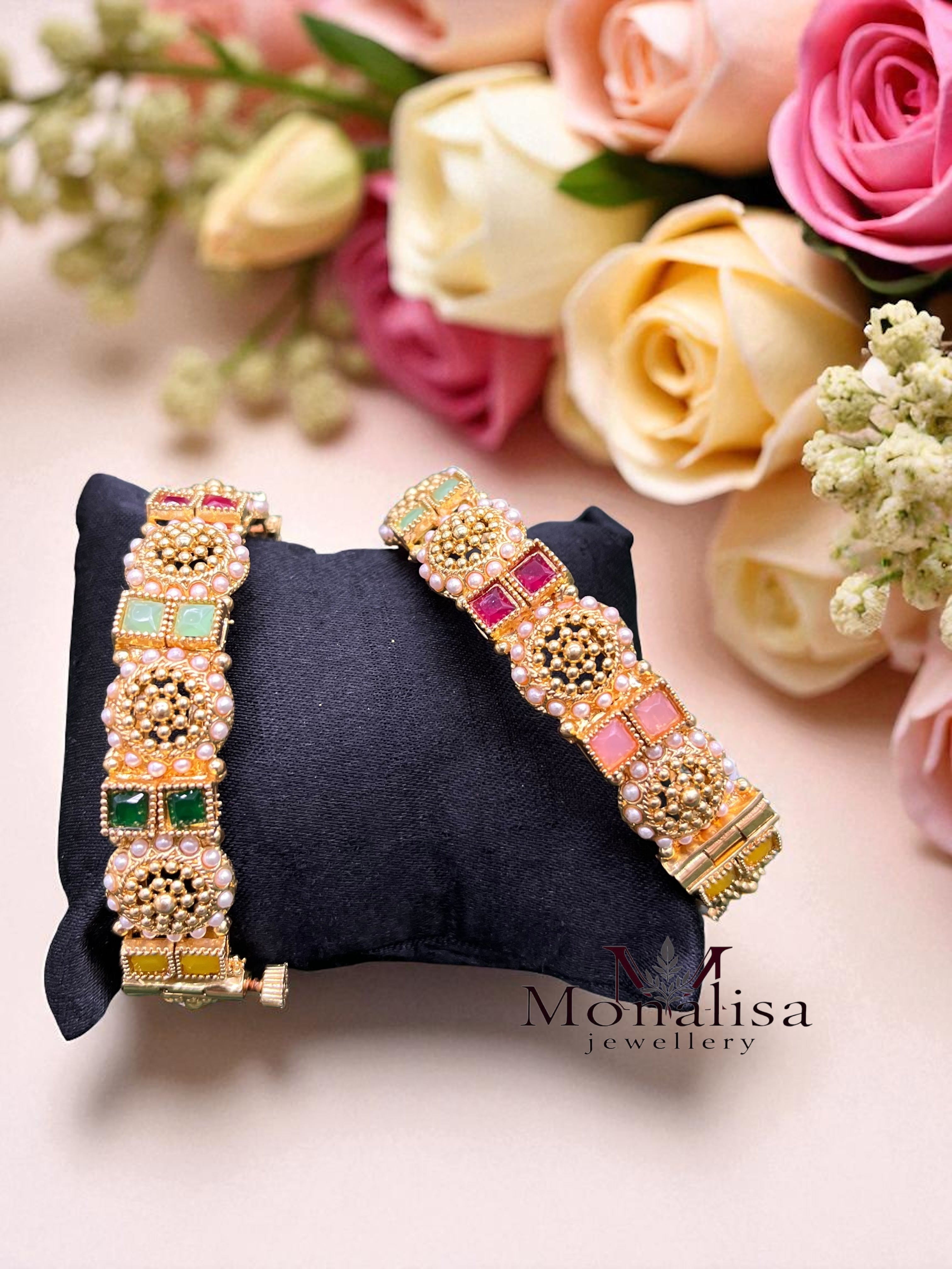 Gayatri Antique Designer Bangle