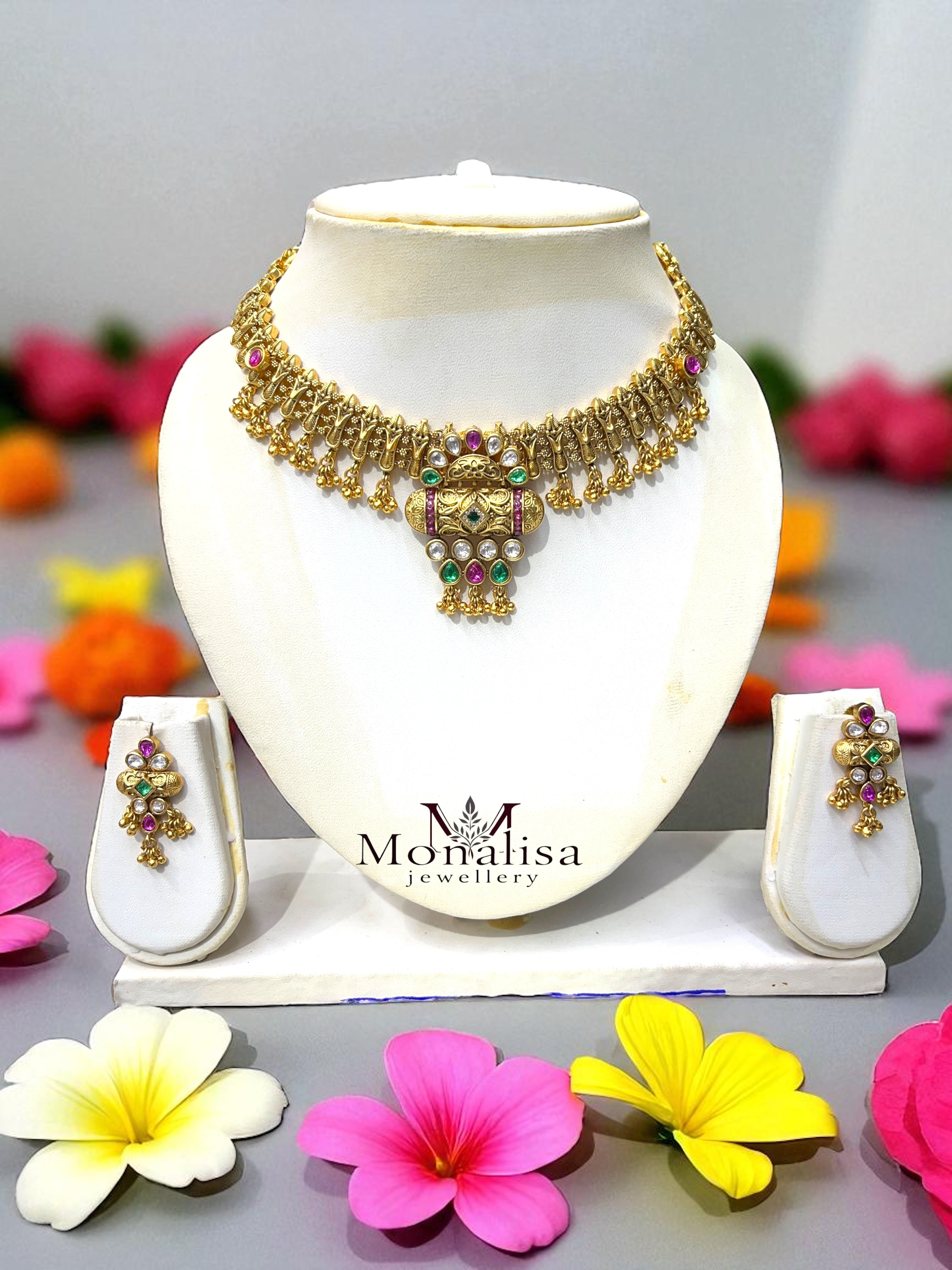 Aashi no.2 Antique  Necklace Set
