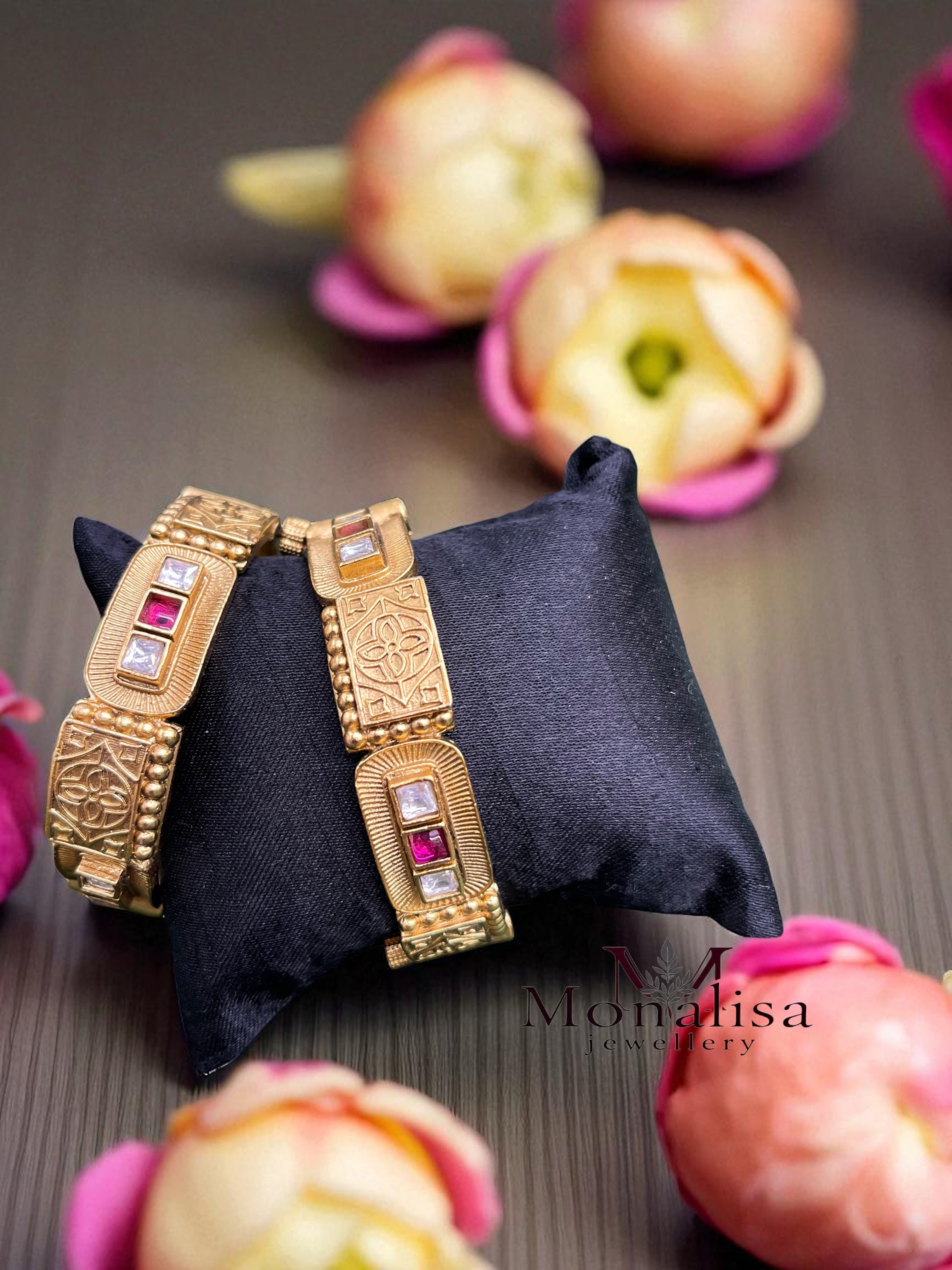Keshvi Antique Designer Bangle