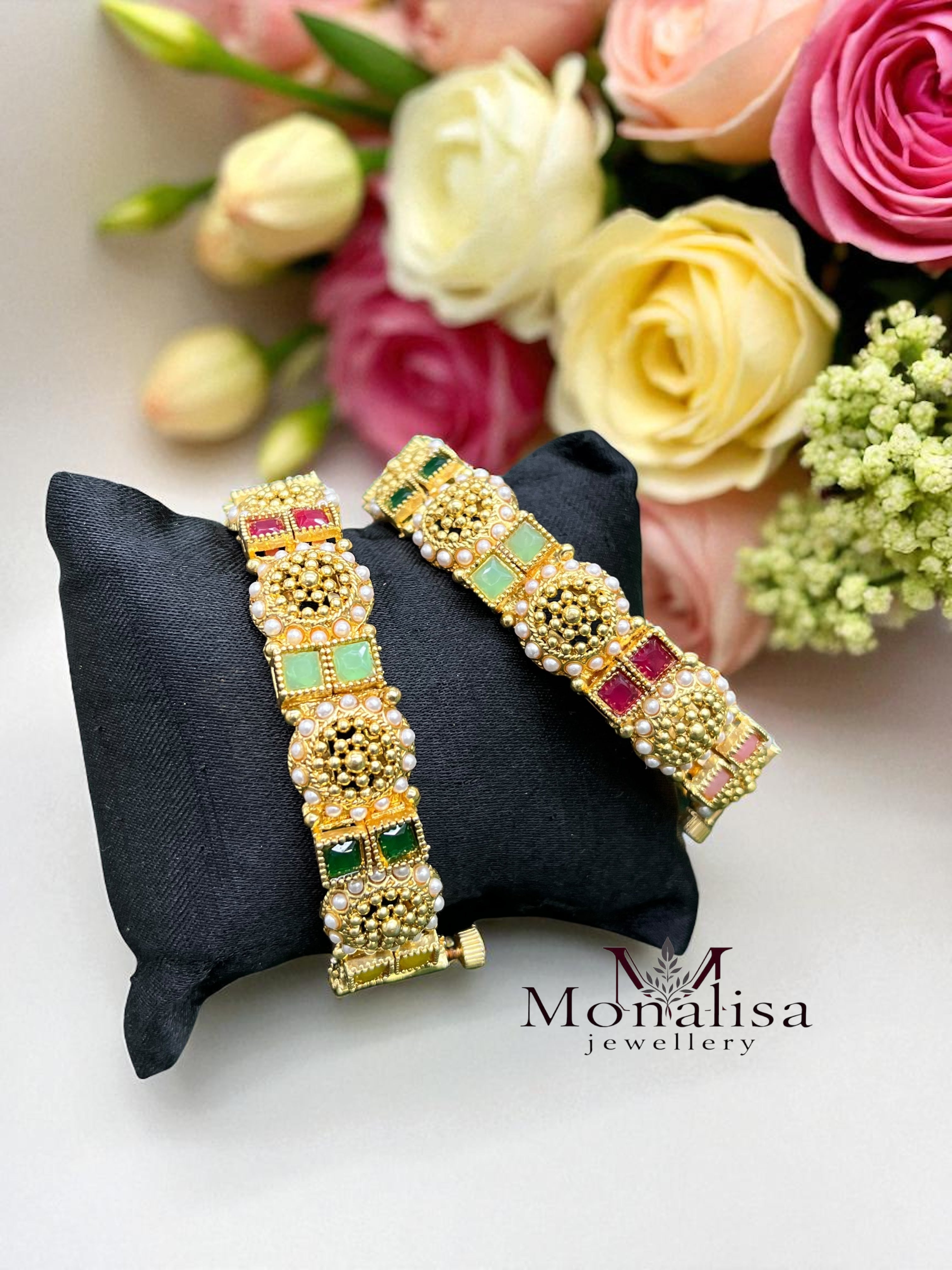 Gayatri Antique Designer Bangle