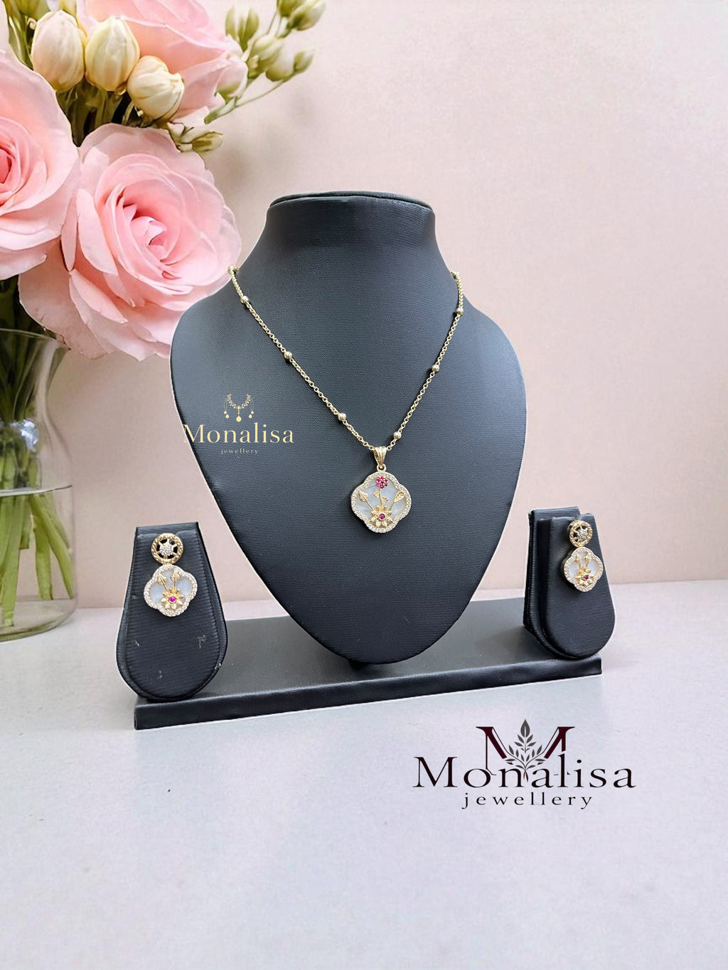 M.O.P Vaski Pendant Set