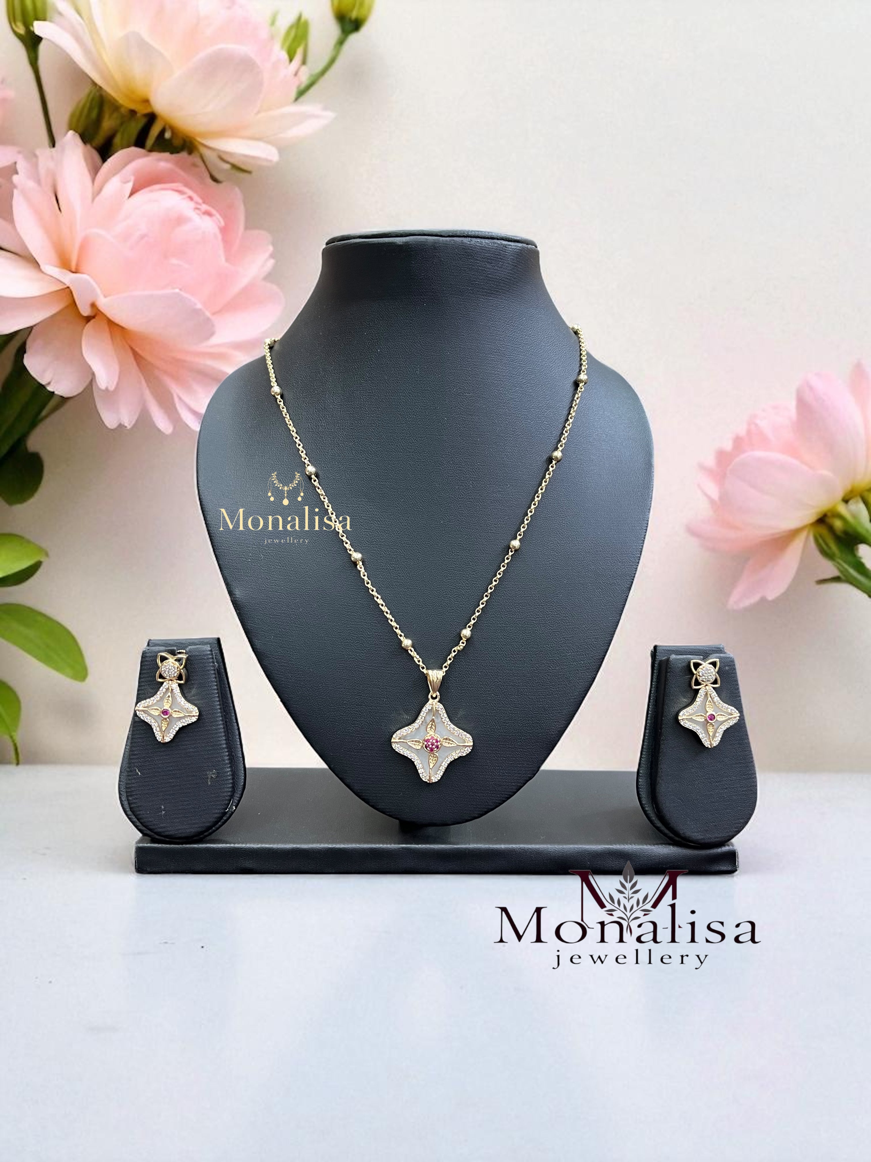 M.O.P Vaski Pendant Set