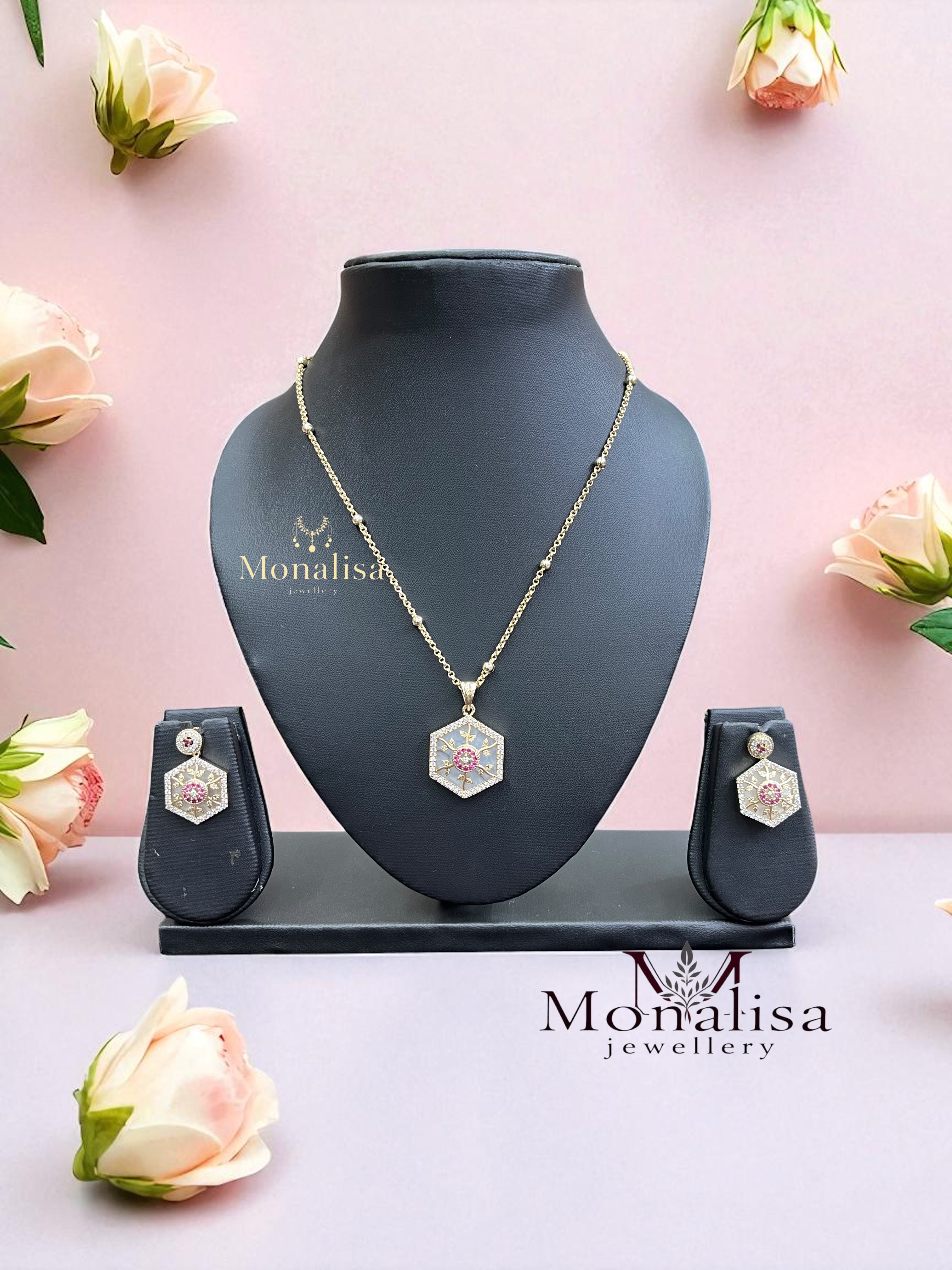 M.O.P Vaski Pendant Set