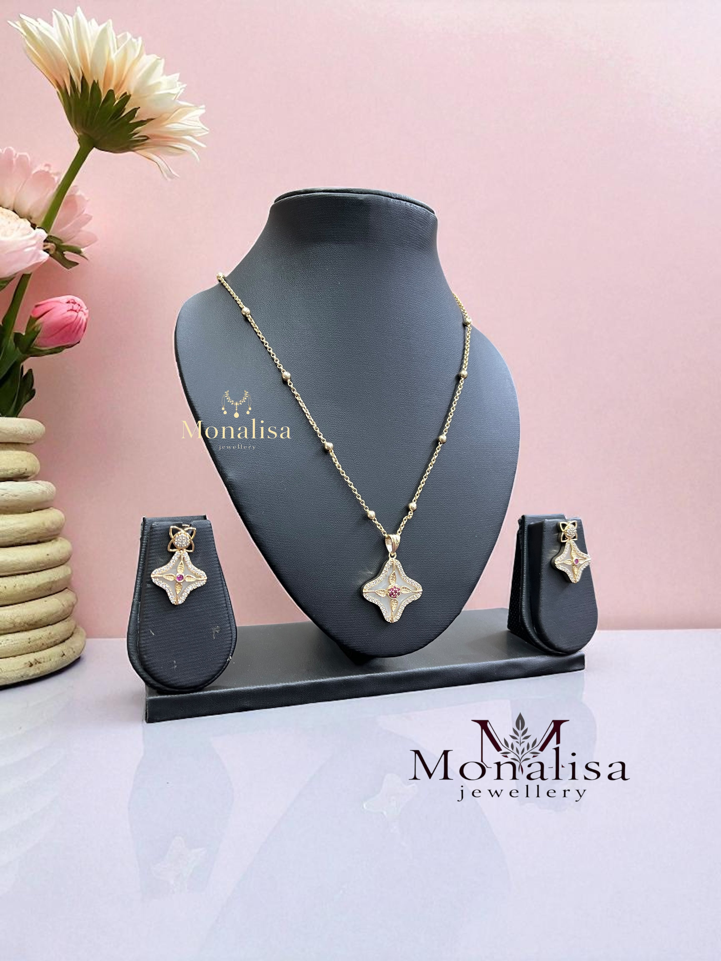 M.O.P Vaski Pendant Set