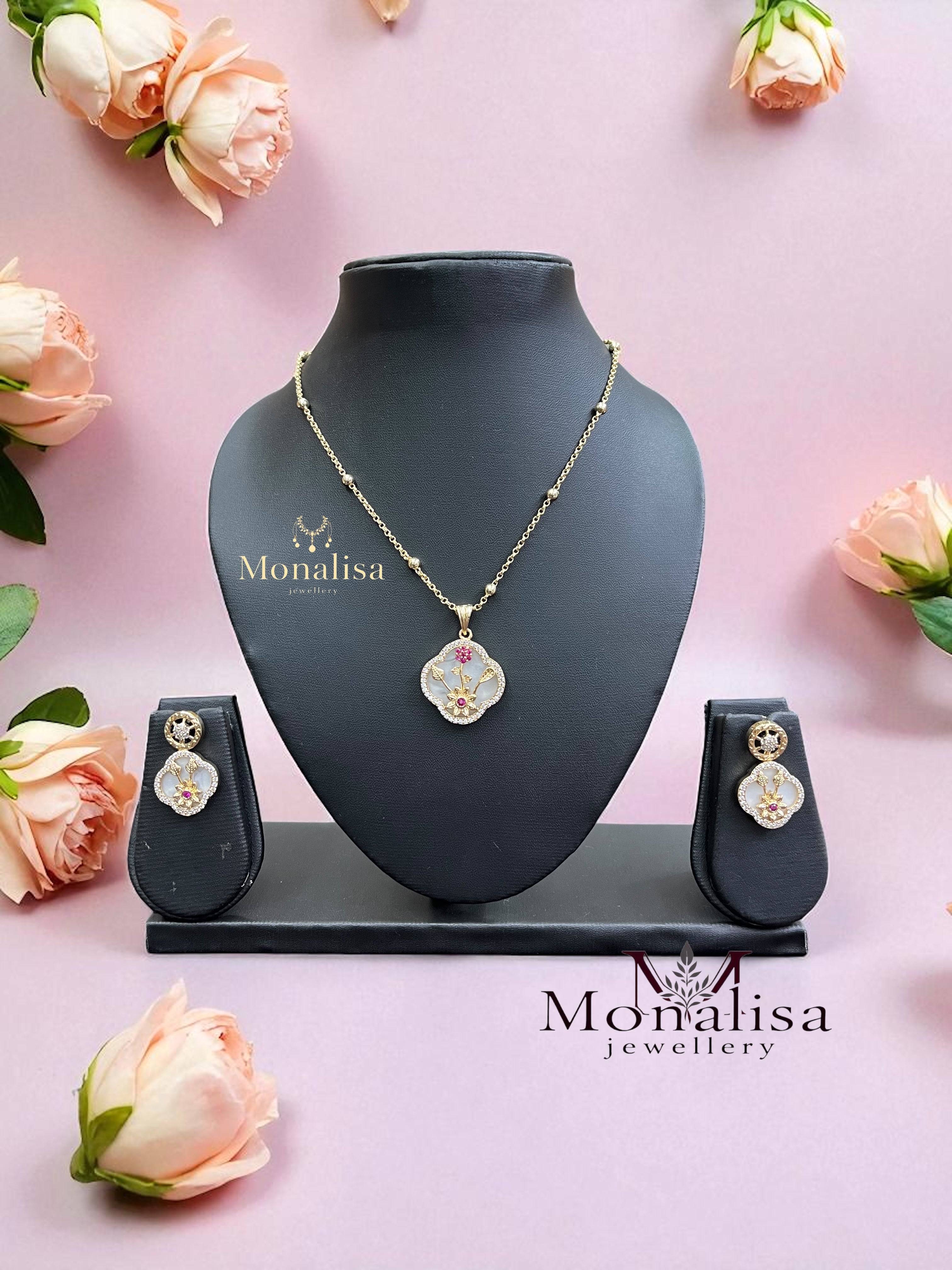 M.O.P Vaski Pendant Set