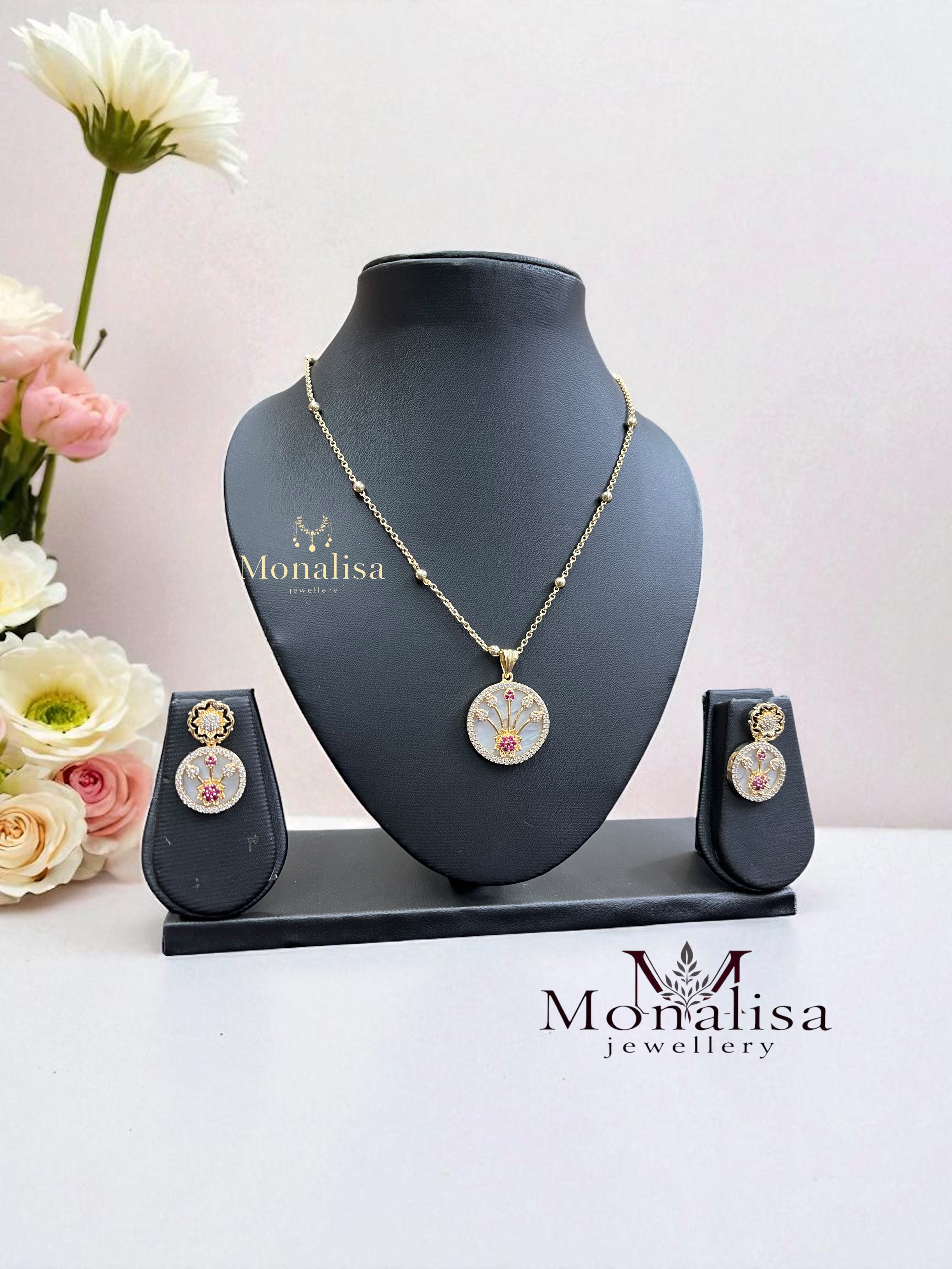 M.O.P Vaski Pendant Set
