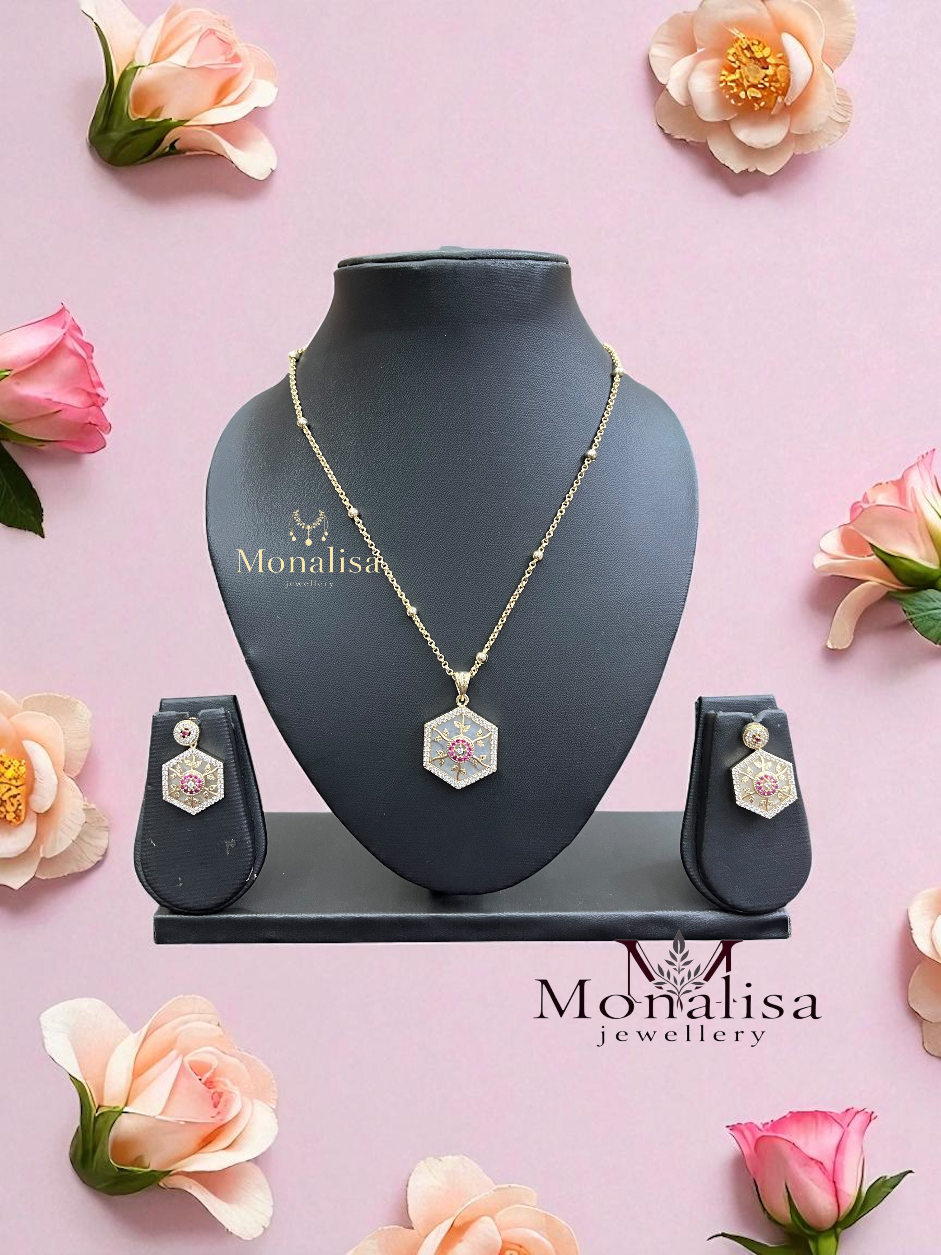 M.O.P Vaski Pendant Set