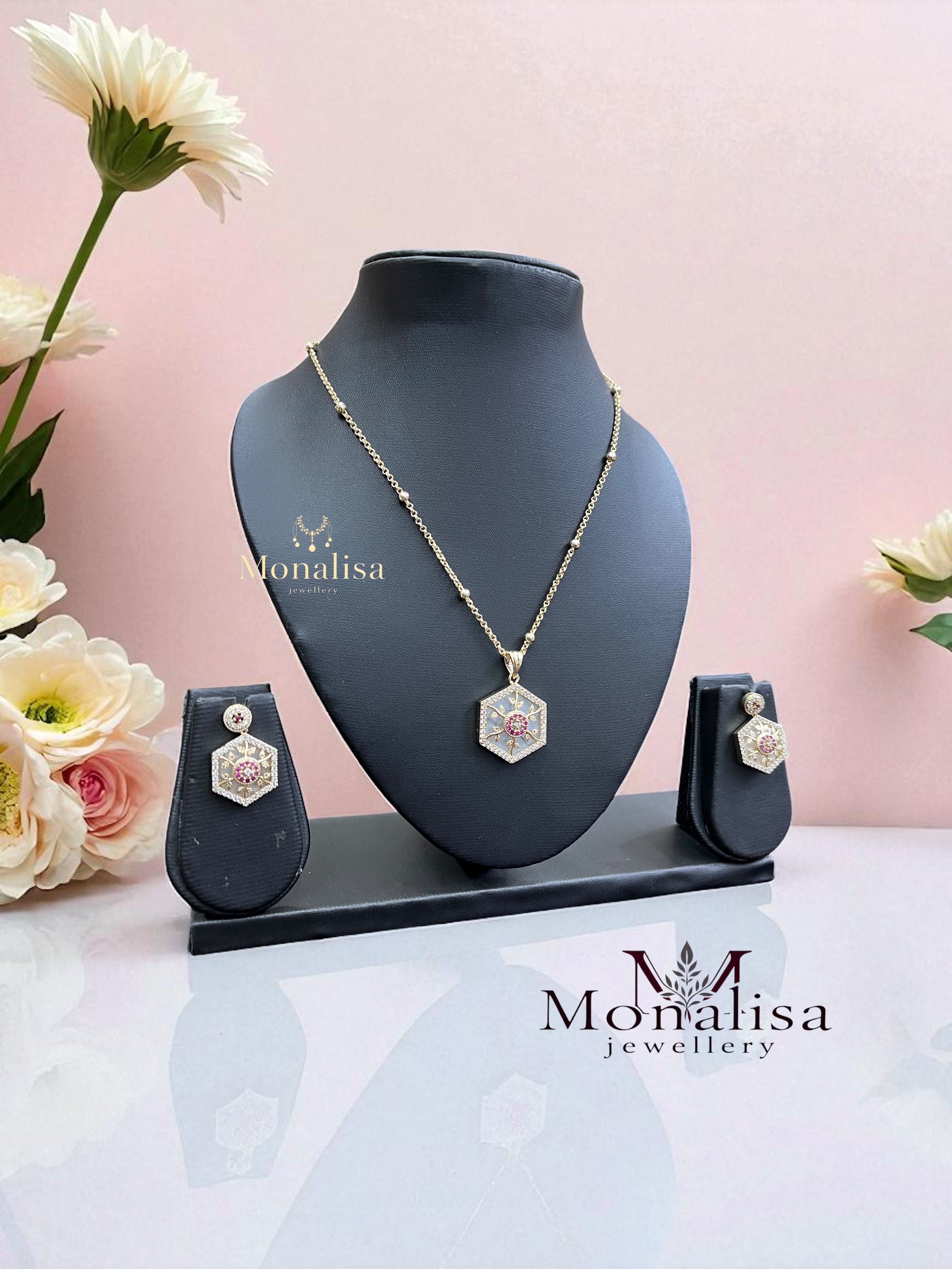M.O.P Vaski Pendant Set