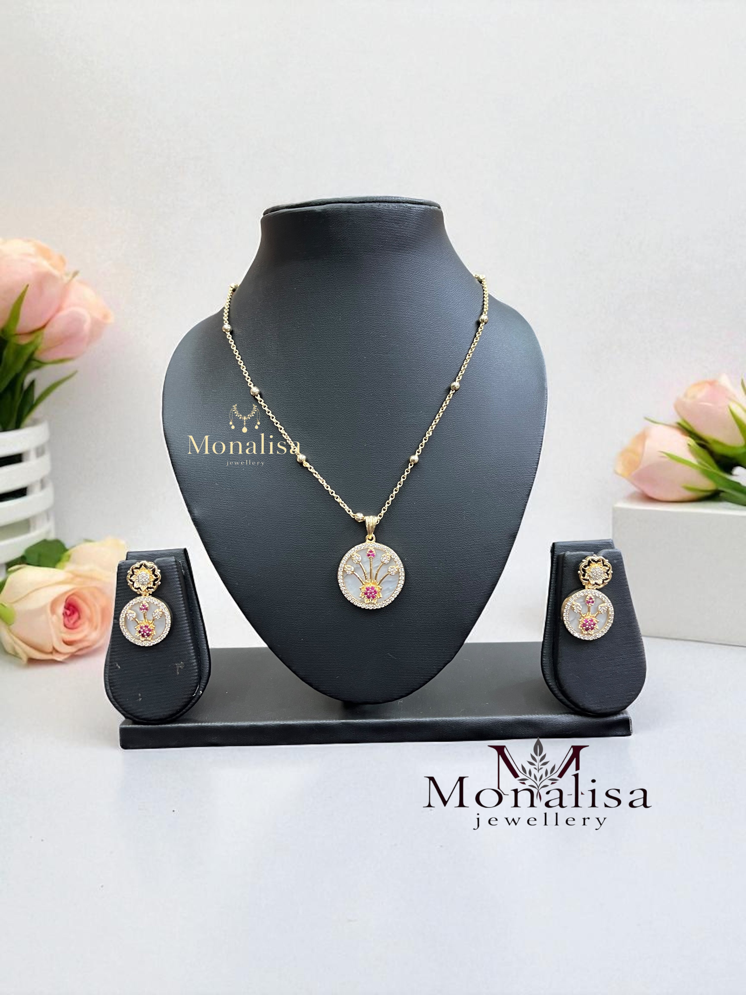 M.O.P Vaski Pendant Set