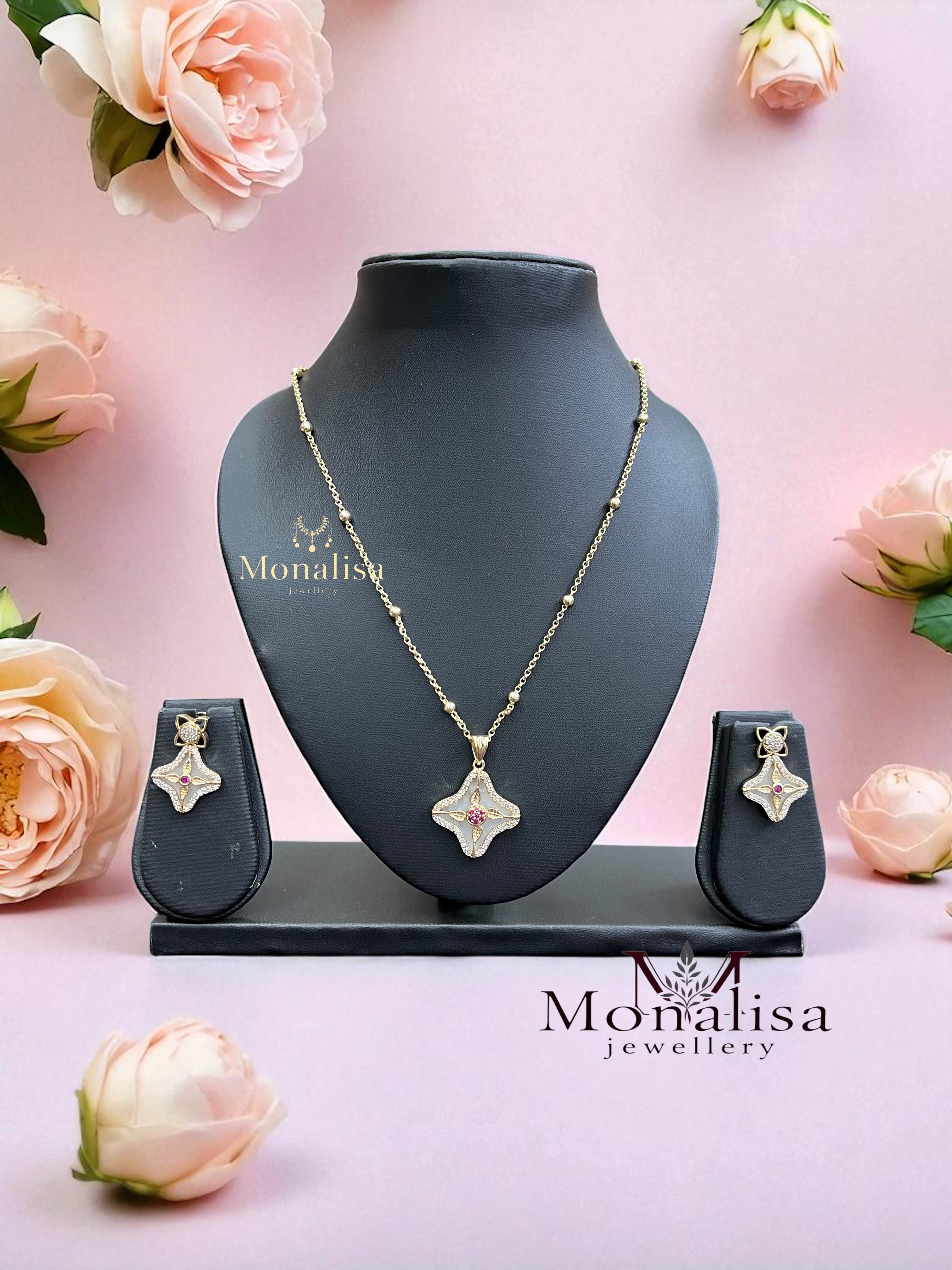 M.O.P Vaski Pendant Set