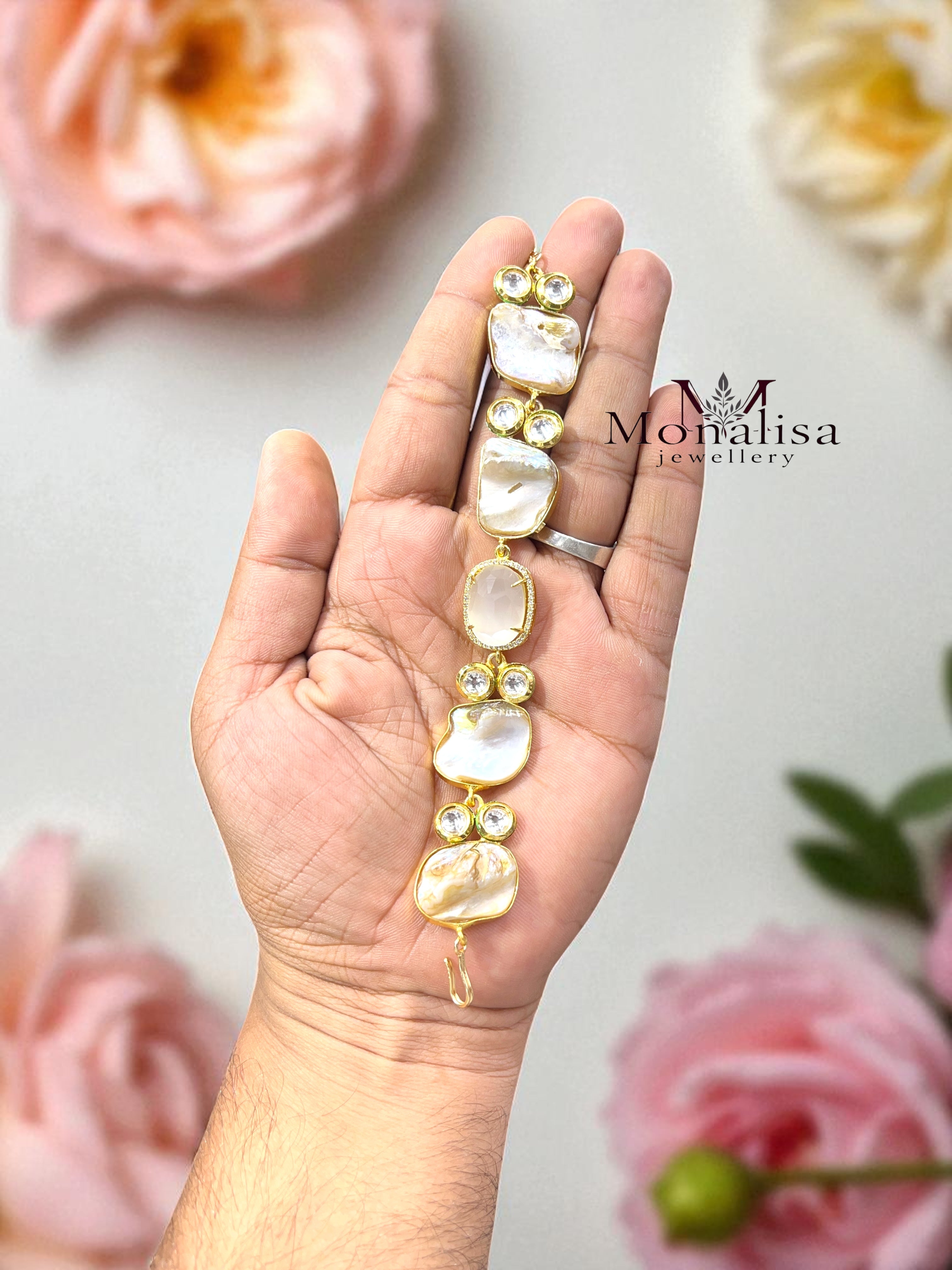 White Baroque pearl Bracelet